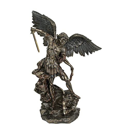 Veronese Design Figura religiosa de San Miguel de pie sobre el arcángel demonio guerrero con acabado de bronce antiguo